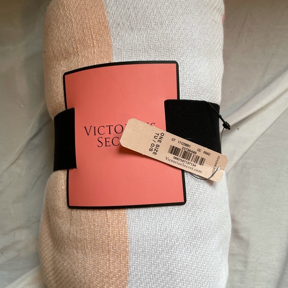 Awesome NWT Victoria Secret Blanket - Picture 6 of 6